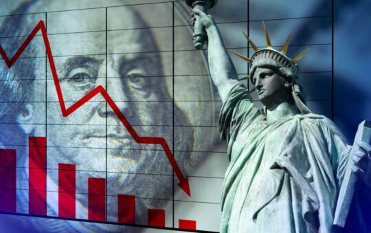Goldman Predicts US Recession Odds at 35% in 2 Years, John Mauldin Wouldn't Be Surprised if Stocks Fell 40%