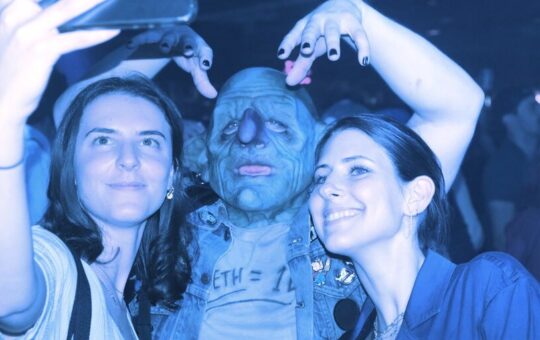 A Tale of Two Ethereum NFT Parties: Doodles vs. Goblintown