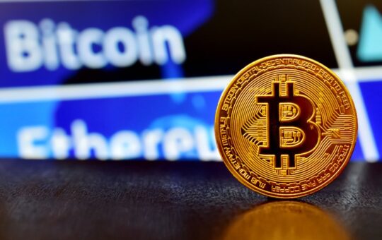 Bitcoin struggles but Okcoin CEO thinks 3 catalysts will make it bullish
