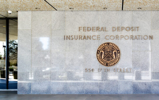 US Consumer Protection Agency Issues Warning on Payment Apps Following Collapses of Crypto Firms, Banks