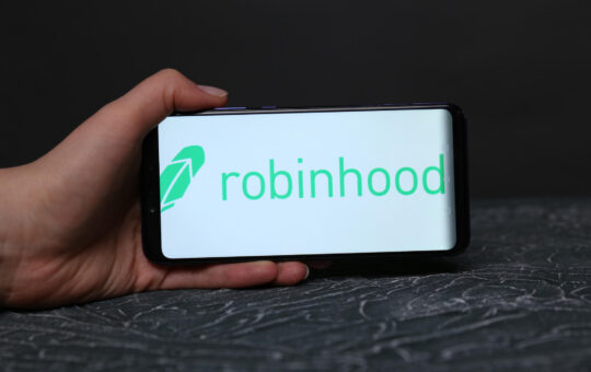 robinhood q2 crypto trading reveue down 18%