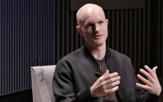 Coinbase CEO Brian Armstrong Advocates for DeFi Protocols to Challenge CFTC in Court
