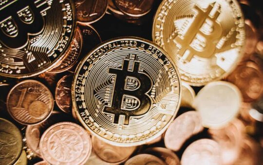 We Asked ChatGPT Whether Bitcoin or Gold Will Perform Better Amid Israel-Hamas War