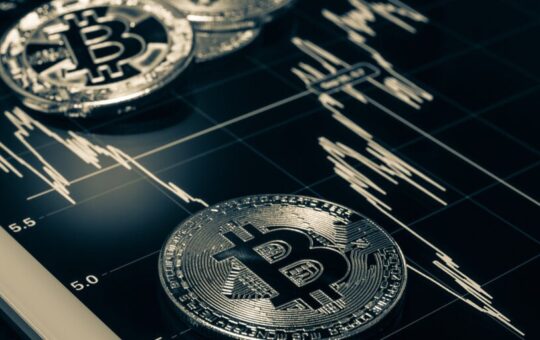 Bitcoin ETFs, Crypto Funds Lost Nearly $1 Billion Last Week Due to Investor 'Hesitancy'