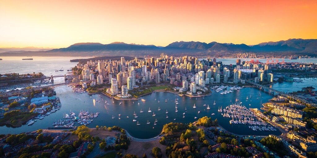 Vancouver Votes to Study Bitcoin Strategy Despite Provincial Pushback