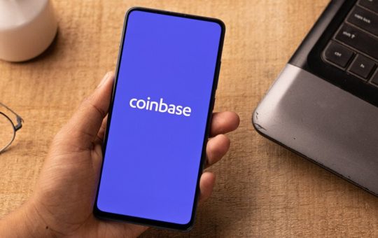 Coinbase Introduces KYC-Verified Liquidity Pools for DeFi Swaps and Trades