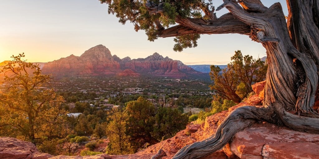 Arizona Governor Vetoes Two Crypto Bills, Signs One Targeting ATM Fraud