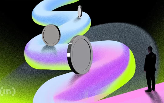 Should Investors Buy Low-Cap Altcoins in Q3 2025? Analysts Weigh In