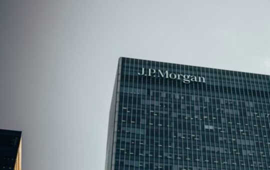 JPMorgan weighs offering Bitcoin, crypto trading to institutional clients