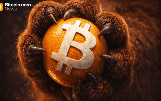 Bitcoin Clings to $62.5K as Bearish Pressure Tightens Its Grip