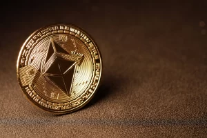 Ethereum Price Holds Near $2,000 as Institutional Flows and Liquidation Shifts Emerge