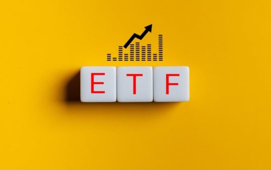 Bitcoin, Ether ETFs Add $453 Million as 6-Day Streak Extends