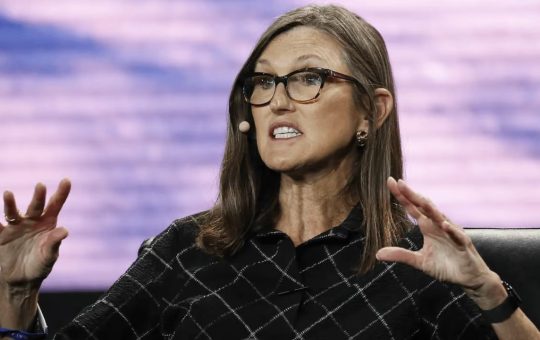 Cathie Wood Takes Ark Invest’s $1.3B Venture Fund Onchain